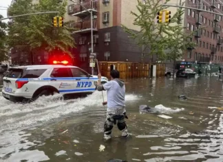 Dos muertos y caos en Nueva York por lluvias torrenciales