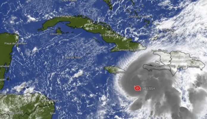 Ordenan evacuar varias islas turísticas de Bahamas ante el avance de Melissa