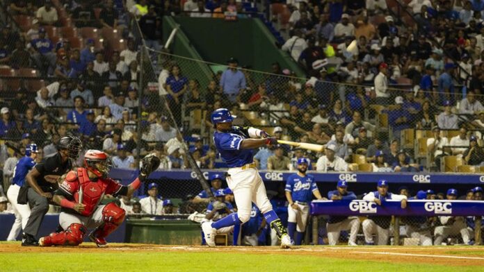 Tigres del Licey derrotan 4-3 a los Leones del Escogido en el inicio del torneo de béisbol