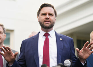 Vicepresidente de EE.UU. explica la orden de Trump de iniciar pruebas de armas nucleares