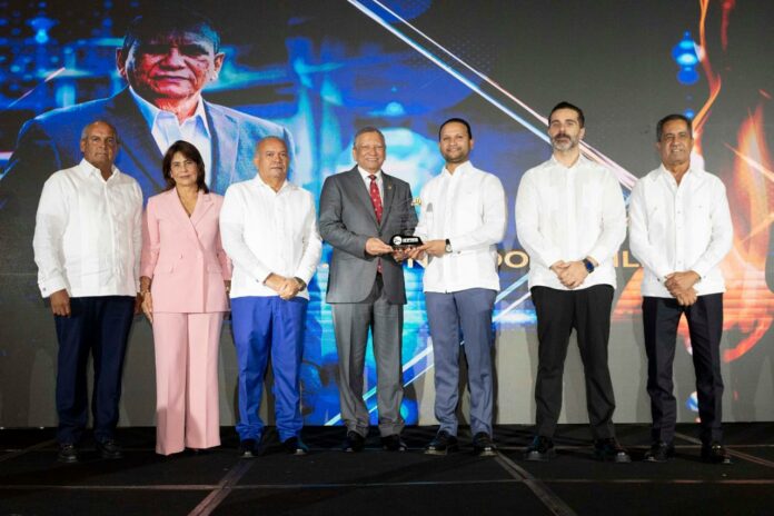 Productores de asfalto reconoce al doctor Leonardo Aguilera por su apoyo al desarrollo del sector