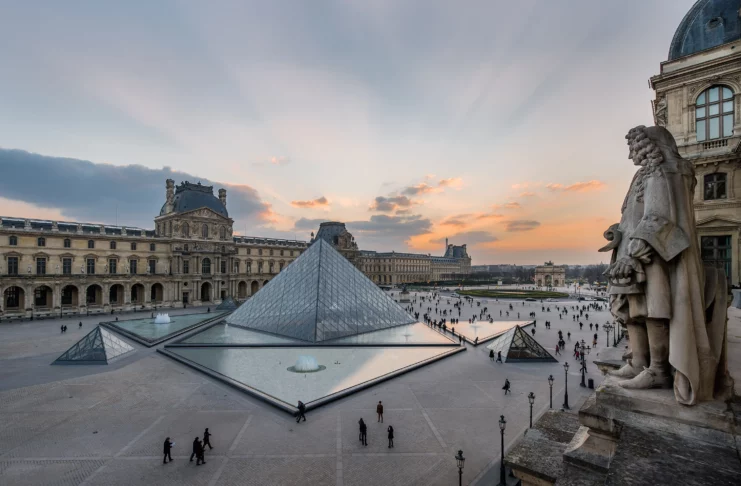 Conmoción en Francia por el robo de joyas en el Museo del Louvre