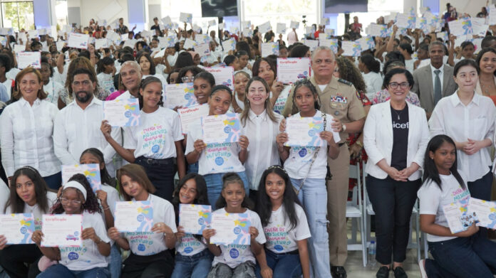 Dirección de Desarrollo Social Supérate graduó 1,187 niñas y adolescentes del proyecto “Club de Chicas”