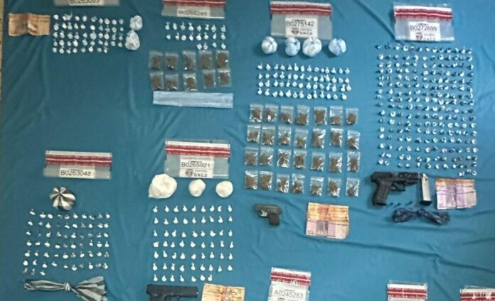 Ocupan más de 2,000 gramos de drogas y tres armas de fuego en operativos en Haina y Nigua