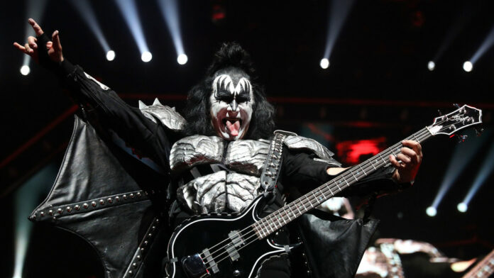 Hospitalizan a la leyenda de KISS, Gene Simmons