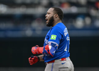 Guerrero Jr. establece marca de jonrones en playoffs para Blue Jays