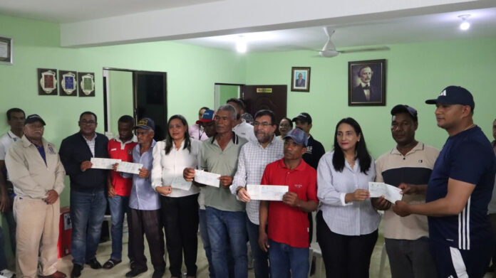 Gobierno realiza pagos de indemnización de RD 8,222,000 a agricultores de Azua