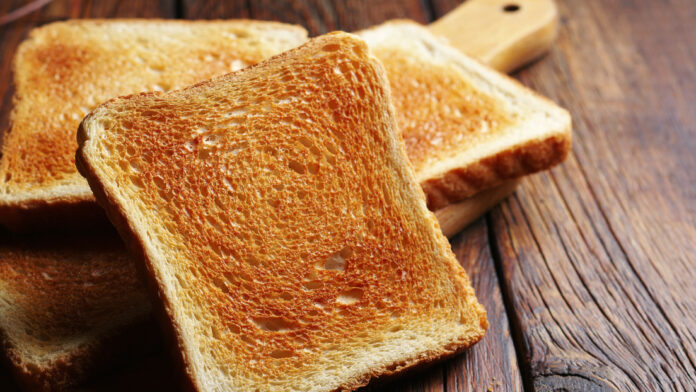 ¿Es más saludable congelar el pan antes de tostarlo?