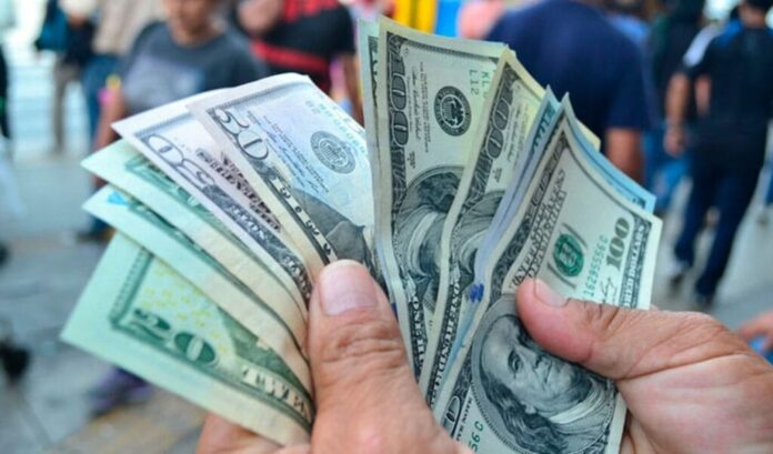 Dólar mantiene inestabilidades