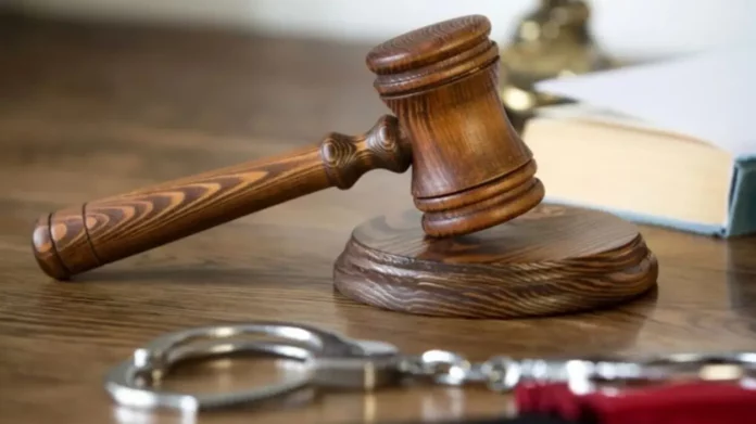 20 años prisión a joven que mató a su mellizo
