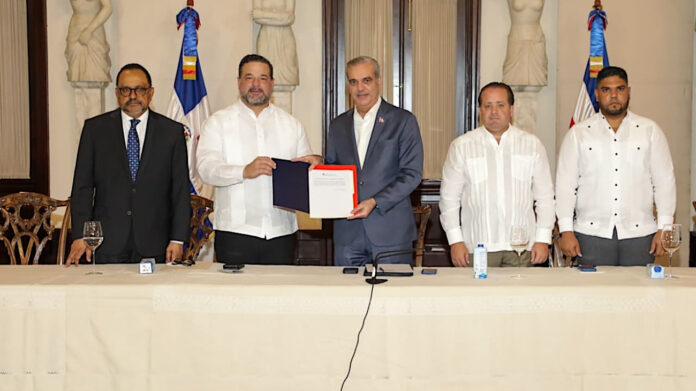 Abinader anuncia titulación de más de 43 MM m² en Parque Nacional Los Haitises y Loma Novillero