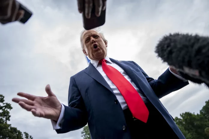 Trump vuelve a demandar a The New York Times