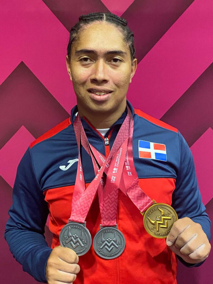 Yudelina Mejía hace historia con su oro en Mundial Superior de Halterofilia