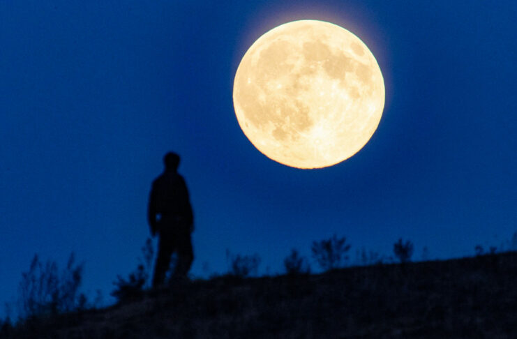 ¿Qué es la superluna del castor y por qué no se la puede perder?