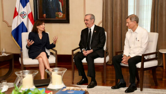 Abinader recibe en el Palacio Nacional a la gobernadora del estado de Nueva York, Kathy Hochul