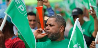 Leonel Fernández encabeza «Marcha del Pueblo» contra el alto costo de la vida y los apagones