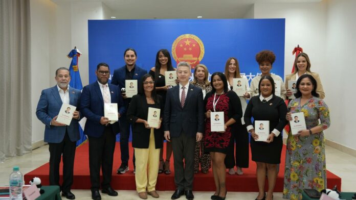 Embajador de China destaca avances del desarrollo chino y reafirma compromiso con RD