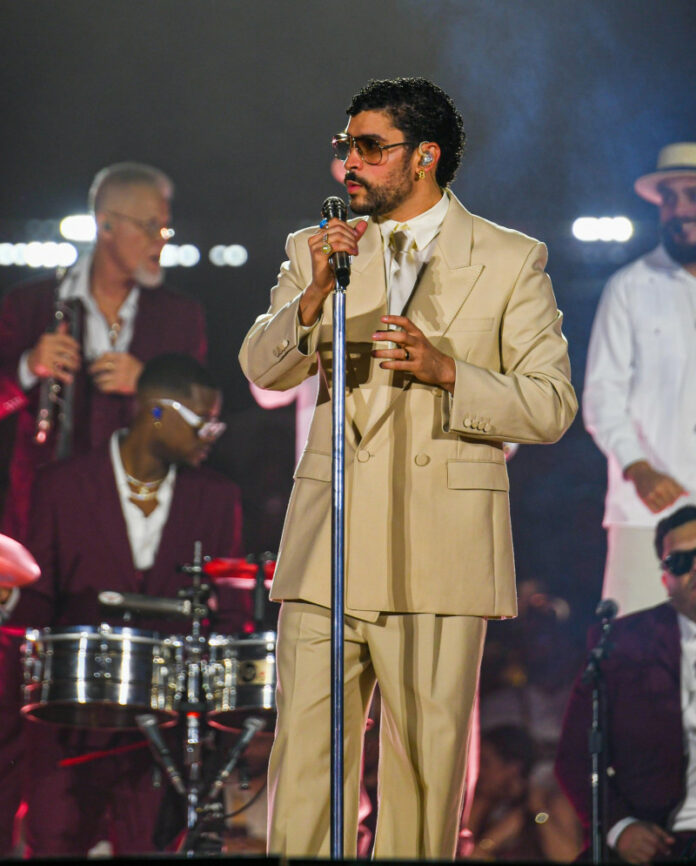 Bad Bunny hace vibrar Santo Domingo en el inicio de su gira “DeBÍ TiRAR MáS FOToS World Tour”