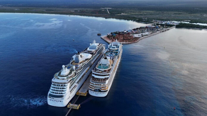 Abinader celebra llegada histórica de dos cruceros con 4,679 pasajeros a Pedernales