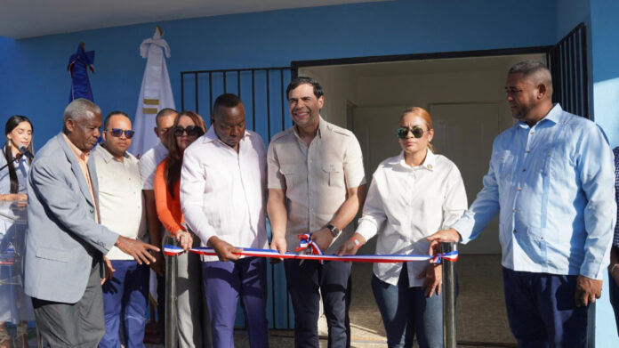 Roberto Ángel Salcedo entrega la Casa de la Cultura La Caleta