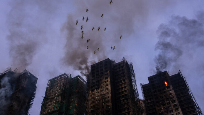 Aumenta la cifra de fallecidos por el incendio residencial en Hong Kong