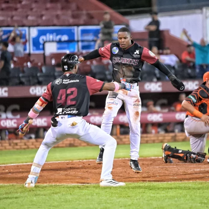 Los Gigantes superan a los Toros al ritmo de 18 hits