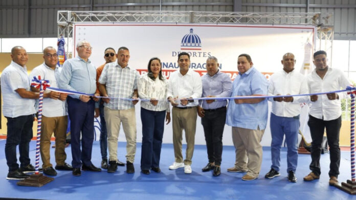 Gobierno inaugura nuevas instalaciones deportivas en Peravia, y Tábara Abajo, Azua