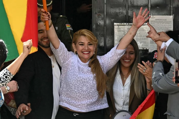 Jeanine Áñez sale de prisión tras anulación de sentencia