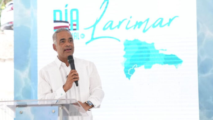 Joel Santos anuncia que mineros de larimar ya cuentan con seguro de vida colectivo