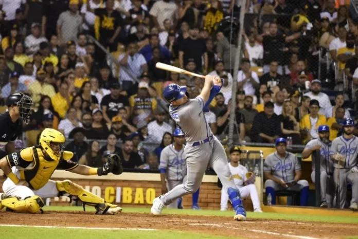 Tigres del Licey vencen a las Águilas 8-7