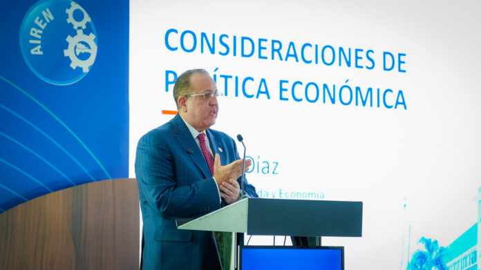 Magín Díaz reafirma la estabilidad de RD y llama a evitar el pesimismo económico