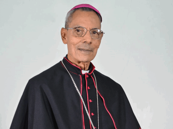 Monseñor Rafael Felipe Núñez permanece en estado delicado en una clínica de Santiago
