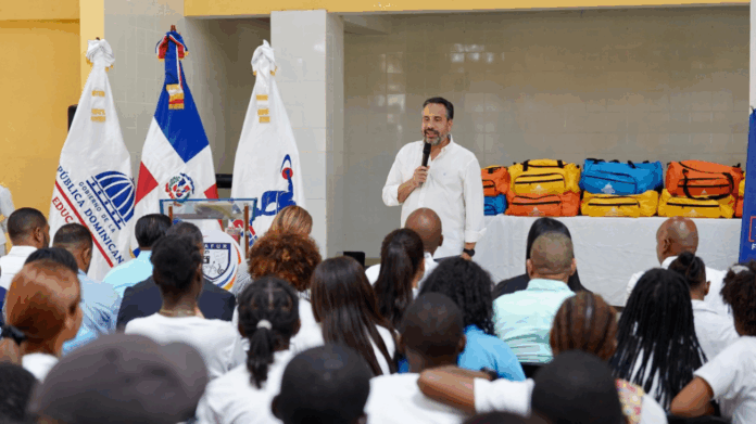 El Inefi remoza canchas y entrega de utilería a centros educativos en La Romana