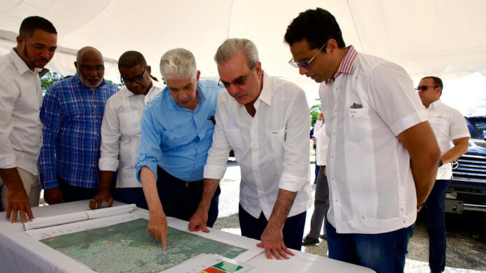 Abinader anuncia soluciones a problemas de alcantarillado, agua potable y electricidad en Higüey