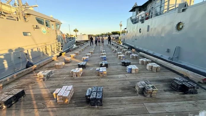 Arrestan a tres hombres con un cargamento de más de 1.5 toneladas de presunta cocaína