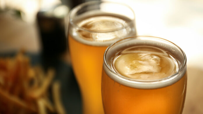 Vacunarse bebiendo: la polémica "cerveza estilo vacuna" que podría cambiar la medicina