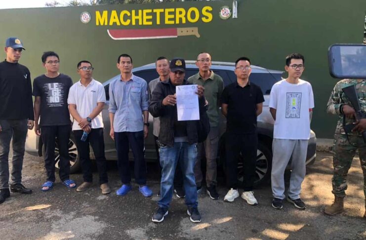Ejército intercepta una yipeta con siete chinos indocumentados en Montecristi