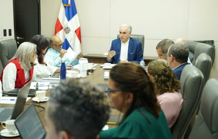 Educación apuesta al diálogo permanente como eje de su gestión bajo Luis Miguel De Camps