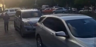 Explosión provoca incendio en ferretería del km 7 de la av. Independencia