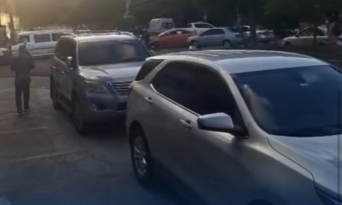 Explosión provoca incendio en ferretería del km 7 de la av. Independencia