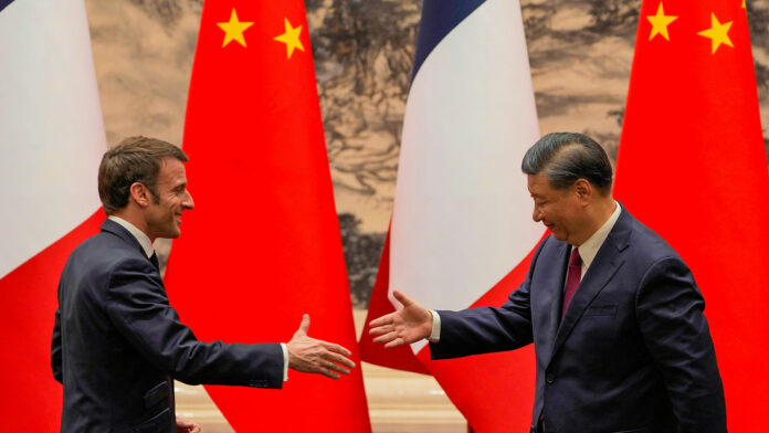 Macron llega a China