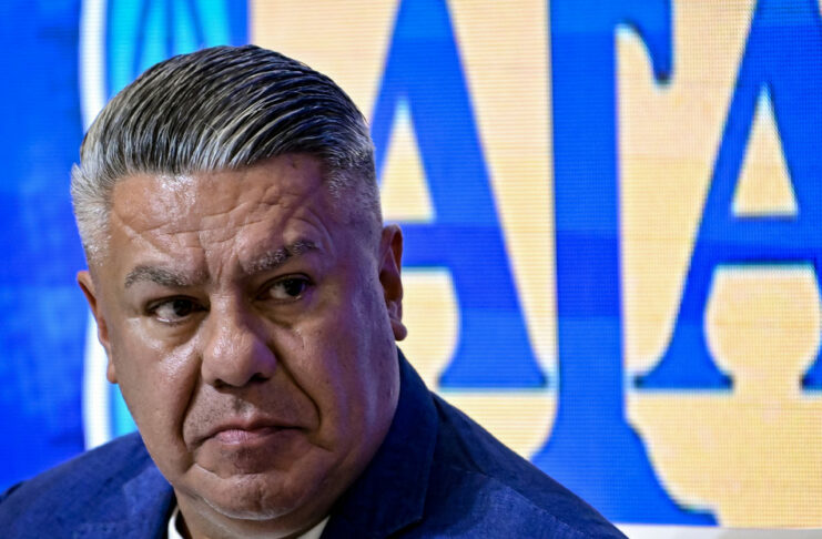 Un megaoperativo de allanamientos sorprende al fútbol argentino