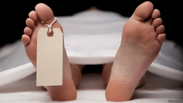 Una persona muere y otras 3 resultan heridas tras vehículo caer de un puente en La Vega