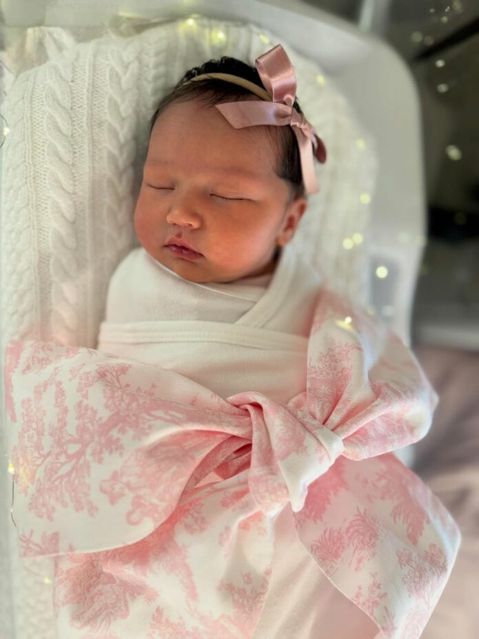 Amelia Vega anuncia el nacimiento de su sexto bebé