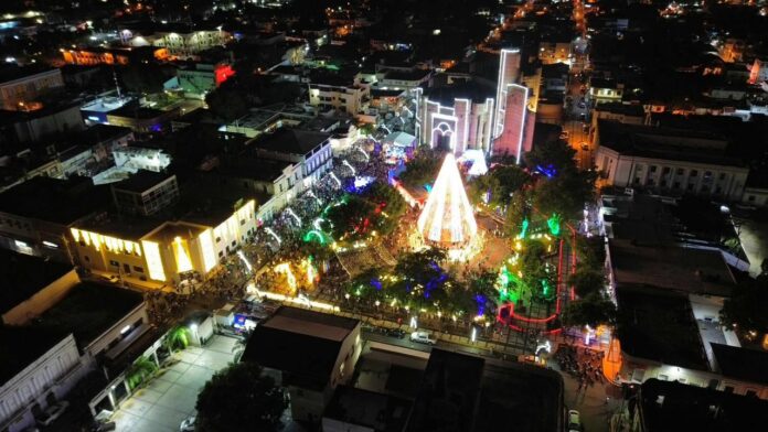 Alcaldesa de La Vega Inaugura el Parque Mágico de la Navidad con un encendido de luces