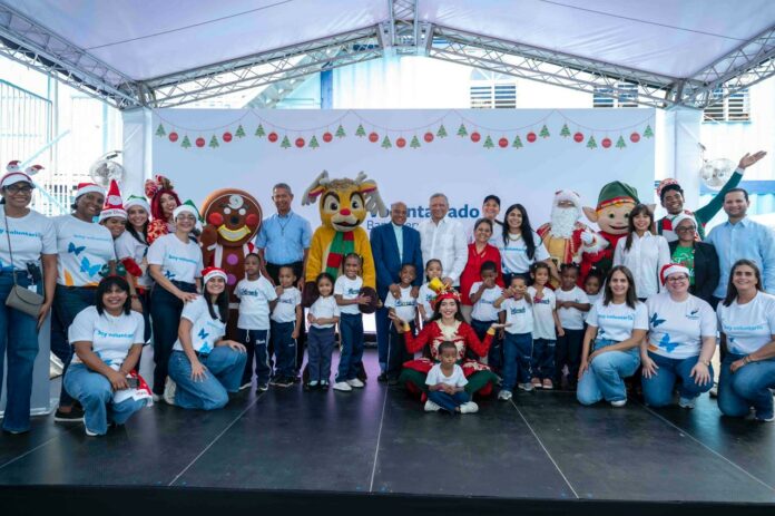 Voluntariado Banreservas lleva la Navidad a cientos de niños y ejecuta operativo ambiental en el Ozama