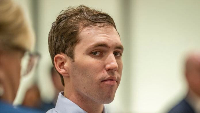 acusado de matar a Charlie Kirk hace su primera aparición en persona ante el tribunal