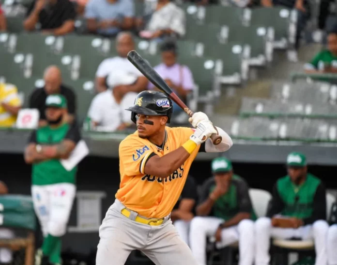 Las Águilas vencen 8-2 a Estrellas