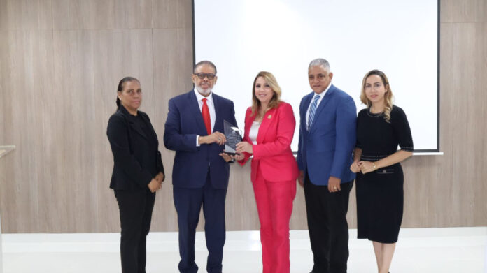 Gobierno reconoce a la arqueóloga Kathleen Martínez por su destacada labor en Egipto