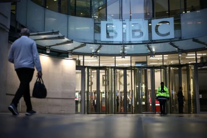 La BBC se defenderá en los tribunales de la demanda multimillonaria de Trump